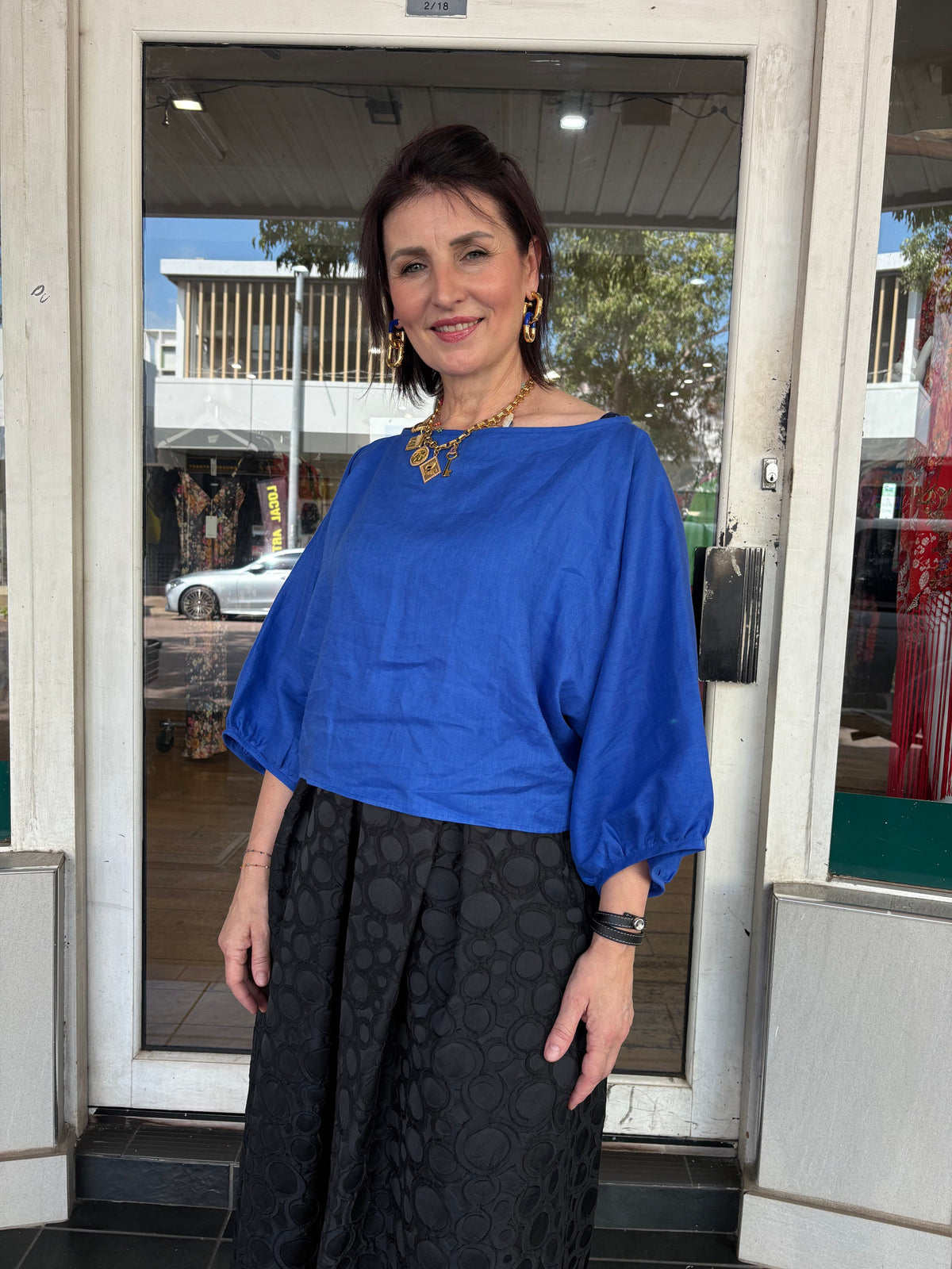 Oktavija Linen Shrug in blue - Pinkhill Darwin