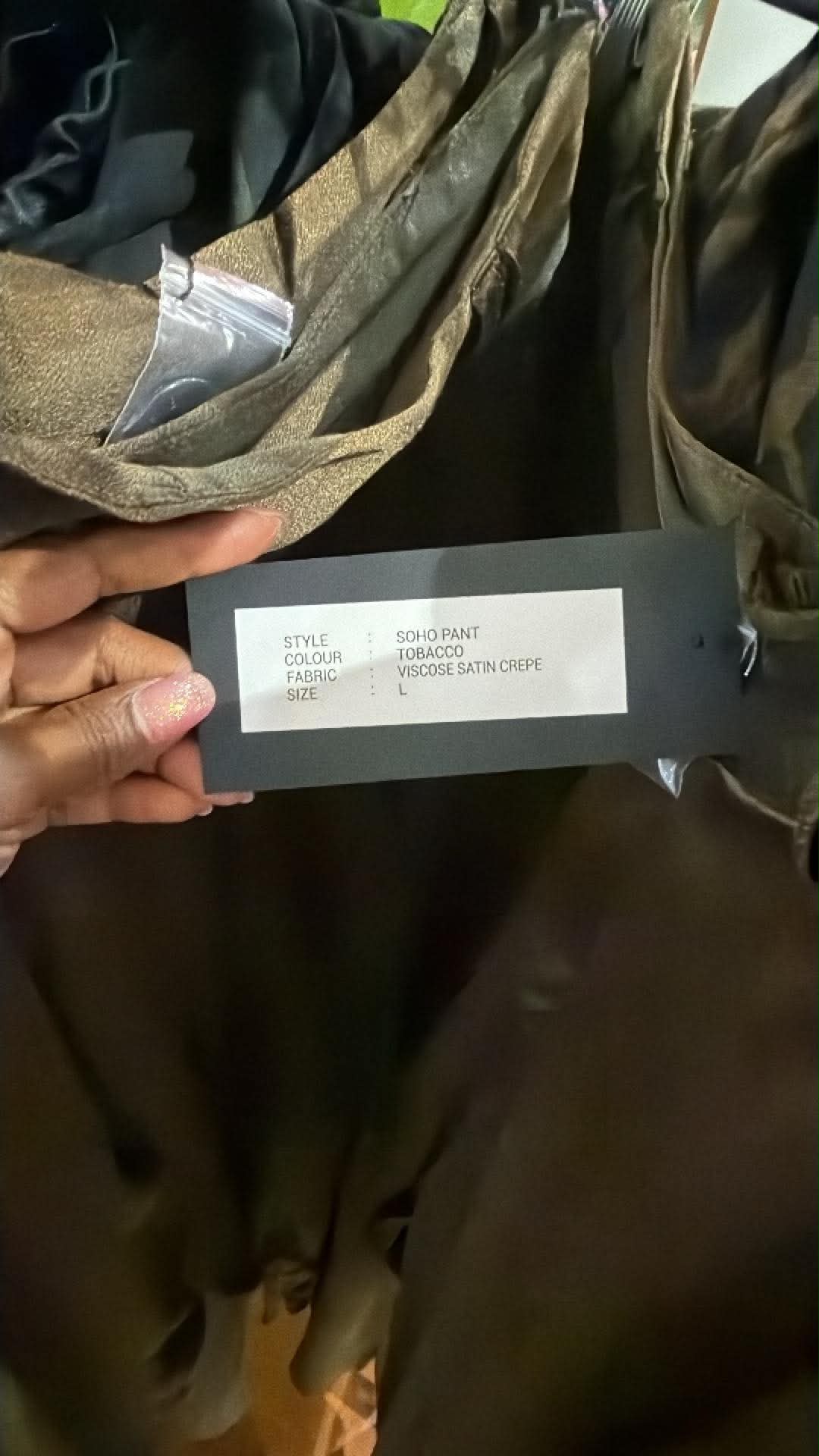 Christine supplier photo - Soho Pant swing tag, Tobacco, viscose satin crepe, L (photo 03)
