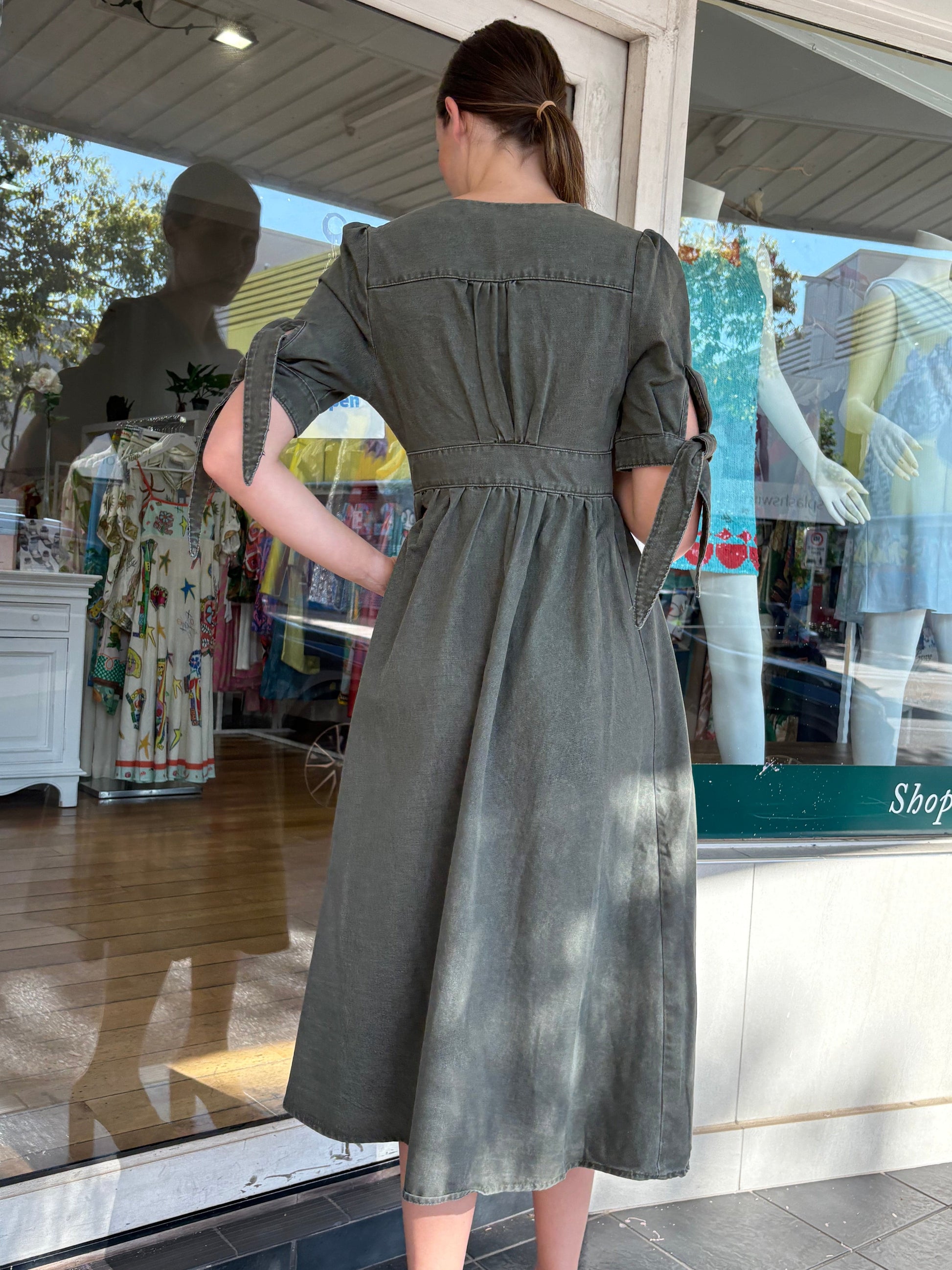 denim khaki dress Vestido Mini de Mezclilla Dakota Pleated - Caqui