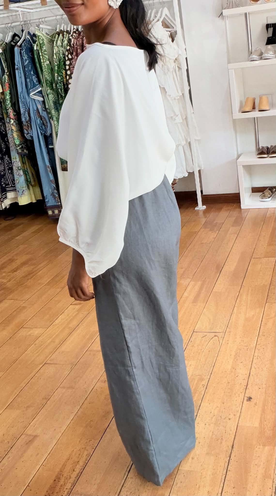 Oktavija - Shrug - White