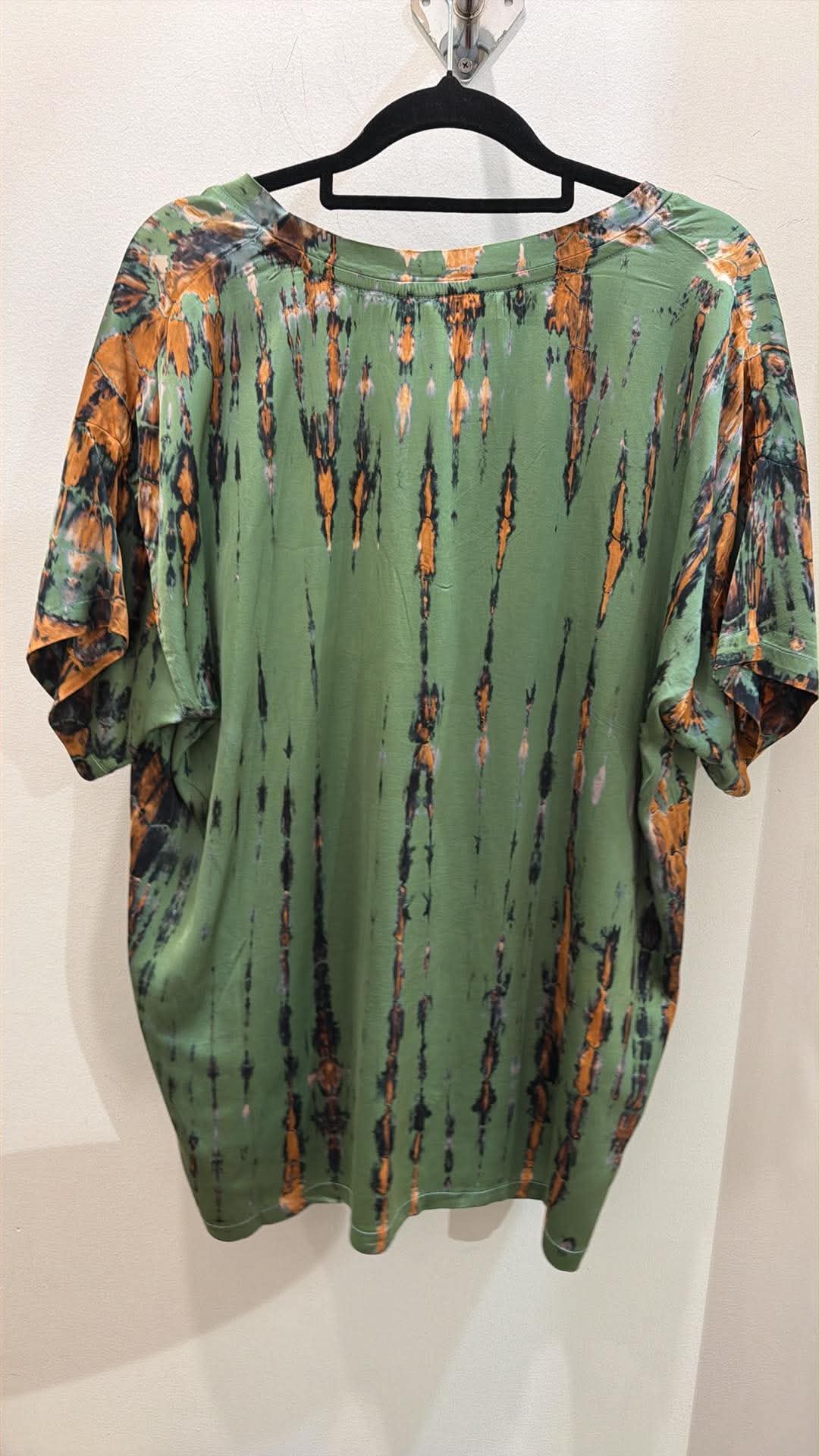 Christine supplier photo - Gaia Top back (photo 23)
