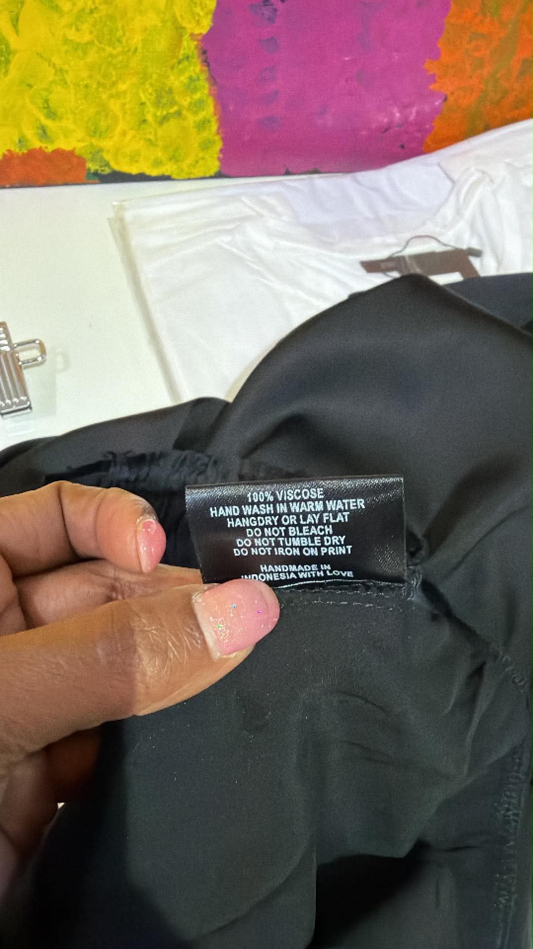 Christine supplier photo - care label, 100% viscose, black and white satin (photo 09)