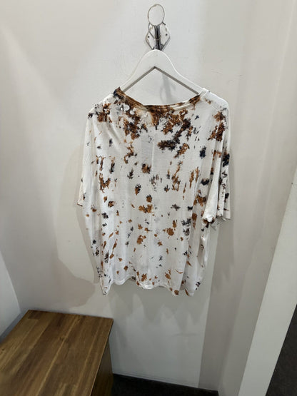 White tee with rust and black splatter dye - front detail