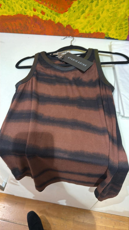 Christine supplier photo - Rhea Tank on hanger (photo 13)