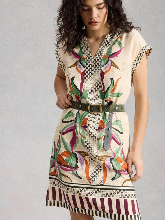 White Stuff Jilly Linen Dress, close detail of the contrast placket and print - Pinkhill Darwin