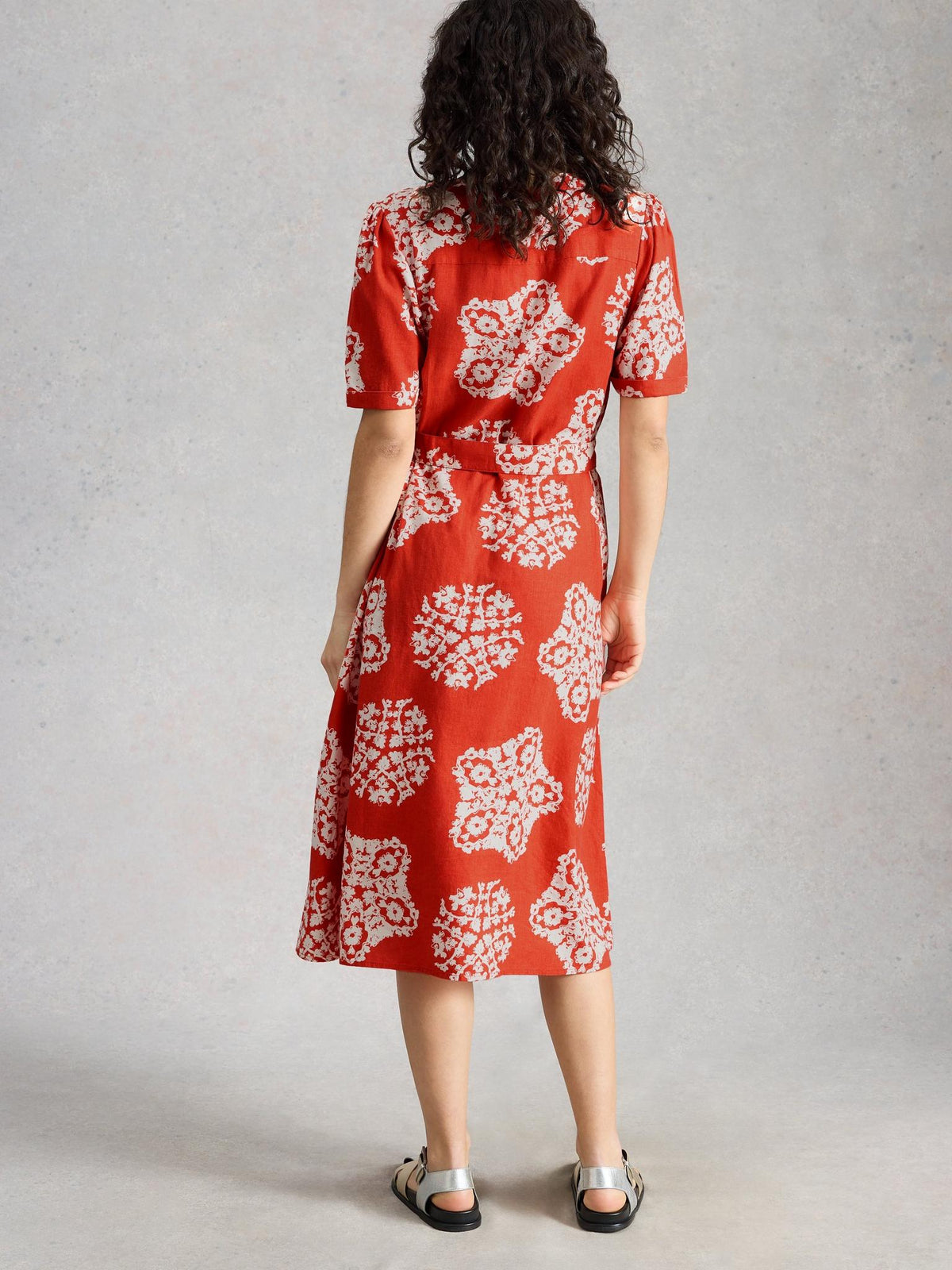 White Stuff Val Linen Blend Dress in red print, back view - Pinkhill Darwin